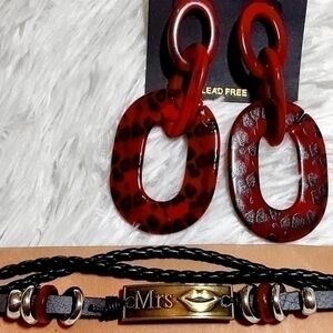 Mrs. Lippie Plate Bracelet & Leopard Link Earrings